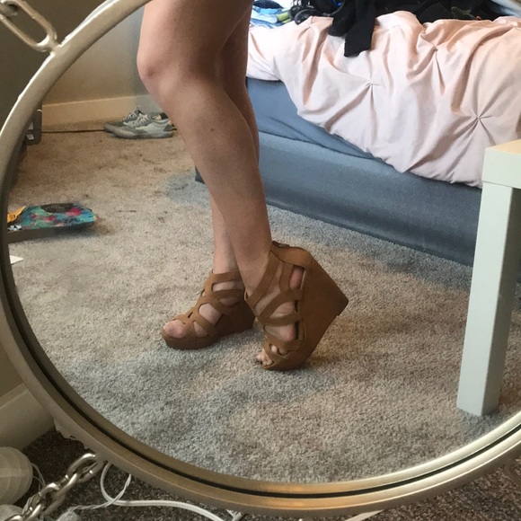UOI Boutique Brown Wedges - Picture 6 of 11